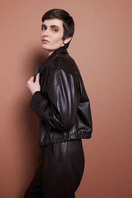 Krótka brązowa kurtka skórzana damska - Patrizia Aryton