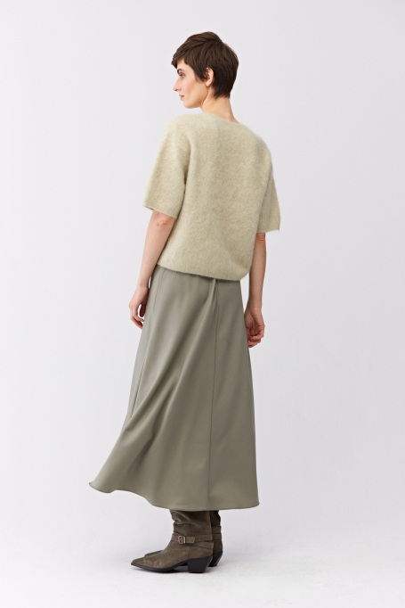 Jasnozielona wełniana spódnica midi