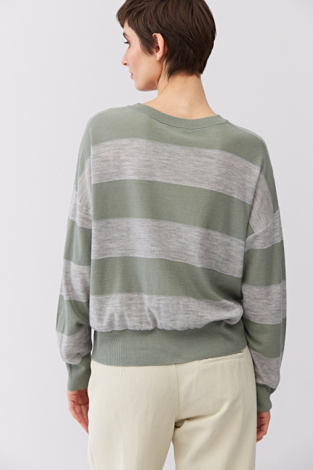 Szara bluzka w zielone paski z kaszmirem i jedwabiem Szara bluzka w zielone paski z kaszmirem i jedwabiem