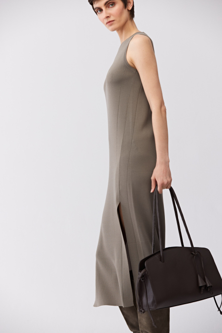 Zielona dzianinowa sukienka midi