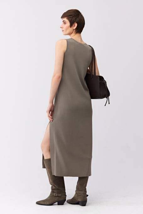 Zielona dzianinowa sukienka midi