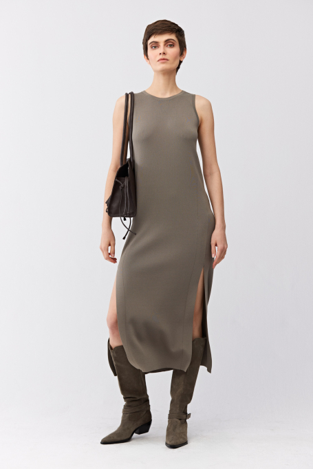 Zielona dzianinowa sukienka midi