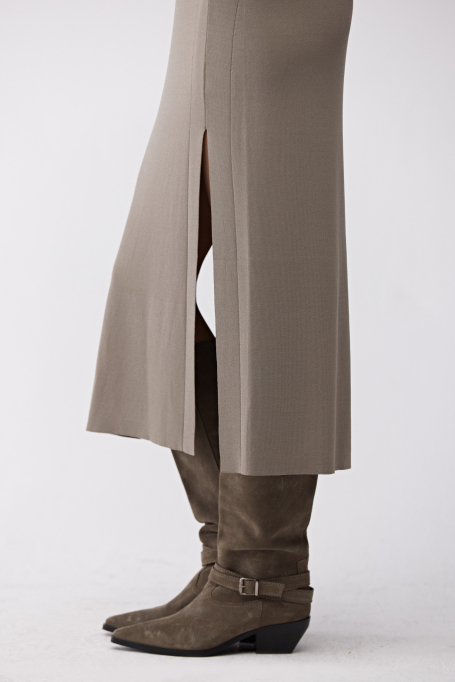 Zielona dzianinowa sukienka midi