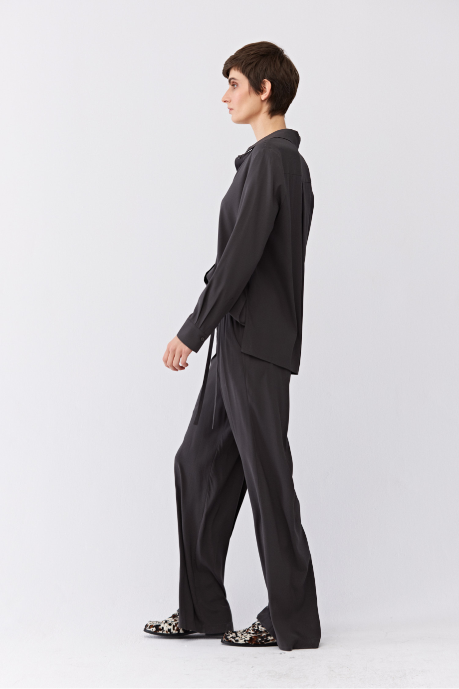 Szerokie szare spodnie z jedwabiu Szerokie szare spodnie z jedwabiu