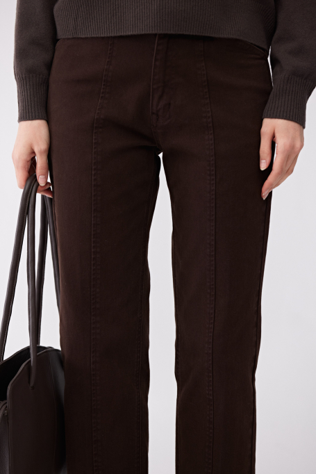 Brązowe jeansy o prostym kroju Brązowe jeansy o prostym kroju