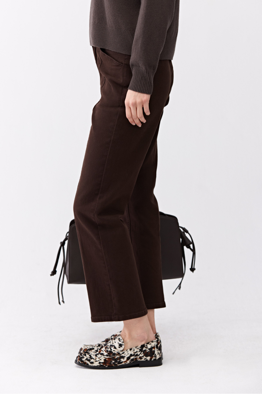 Brązowe jeansy o prostym kroju Brązowe jeansy o prostym kroju