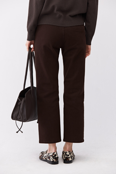 Brązowe jeansy o prostym kroju Brązowe jeansy o prostym kroju