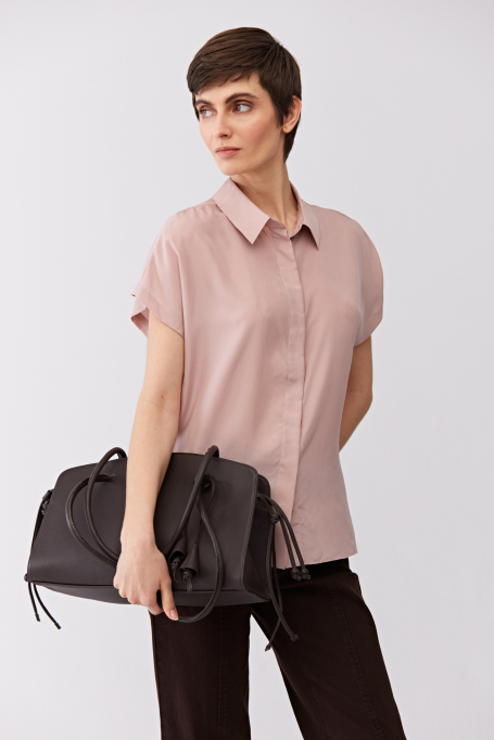 Różowa bluzka koszulowa z jedwabiu