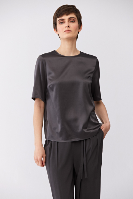 Szara bluzka z jedwabiu z krótkim rękawem