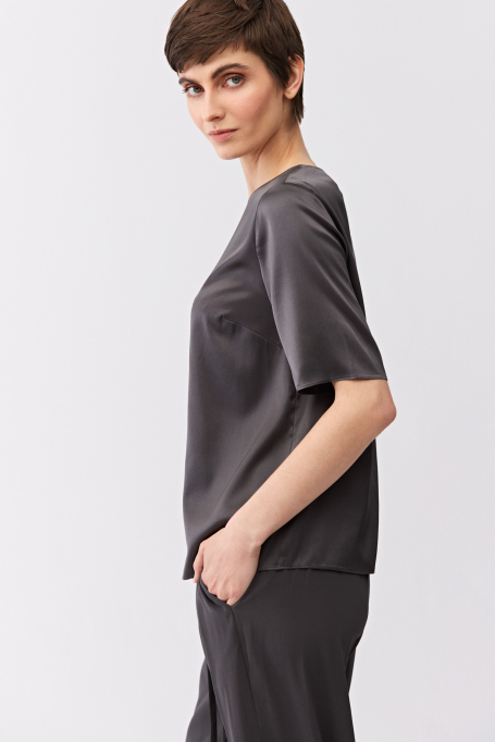 Szara bluzka z jedwabiu z krótkim rękawem