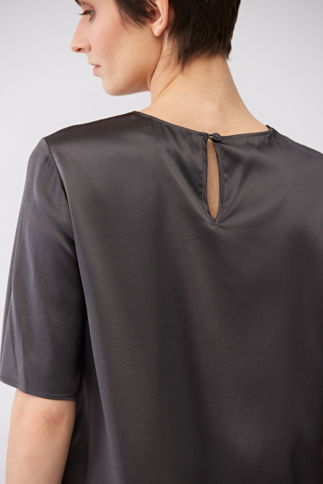 Szara bluzka z jedwabiu z krótkim rękawem Szara bluzka z jedwabiu z krótkim rękawem