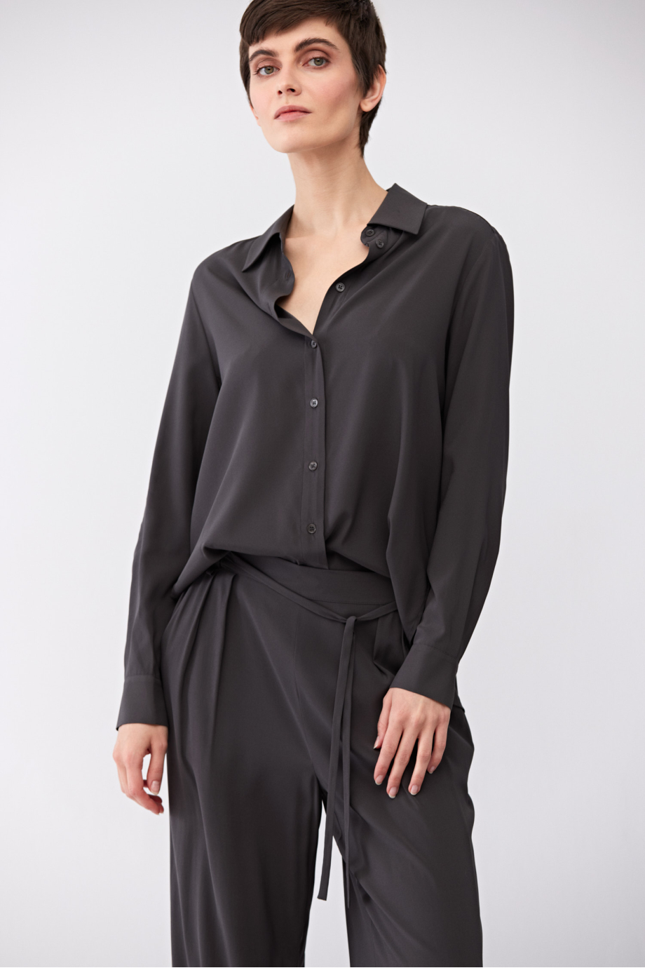 Szara luźna koszula z jedwabiu Szara luźna koszula z jedwabiu