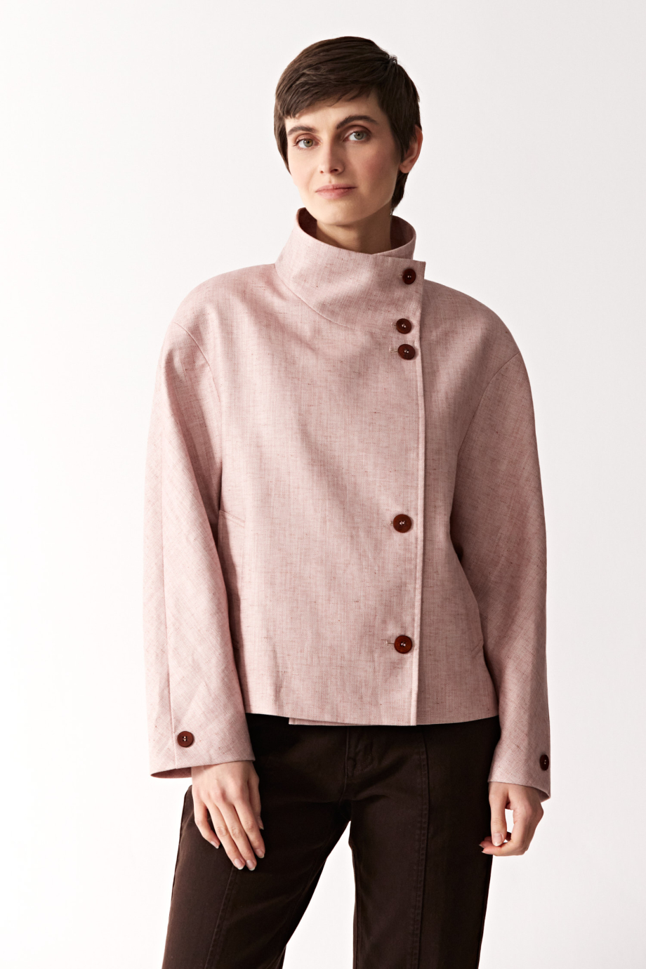 Krótka różowa kurtka ze stójką Krótka różowa kurtka ze stójką