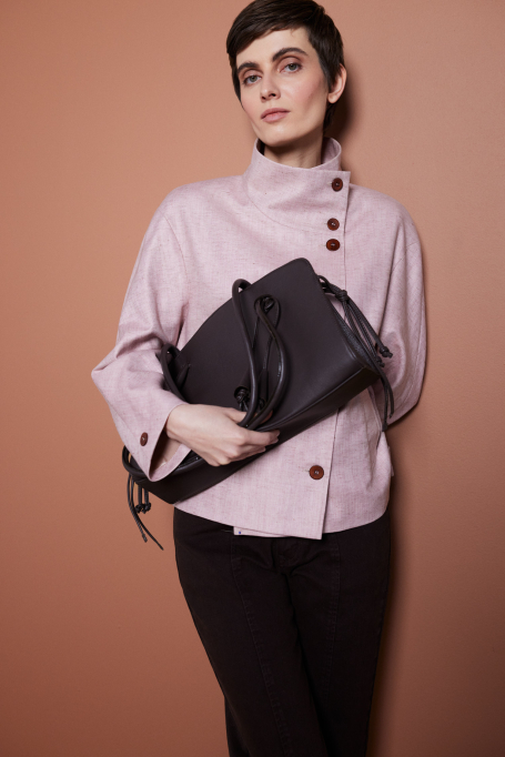 Krótka różowa kurtka ze stójką