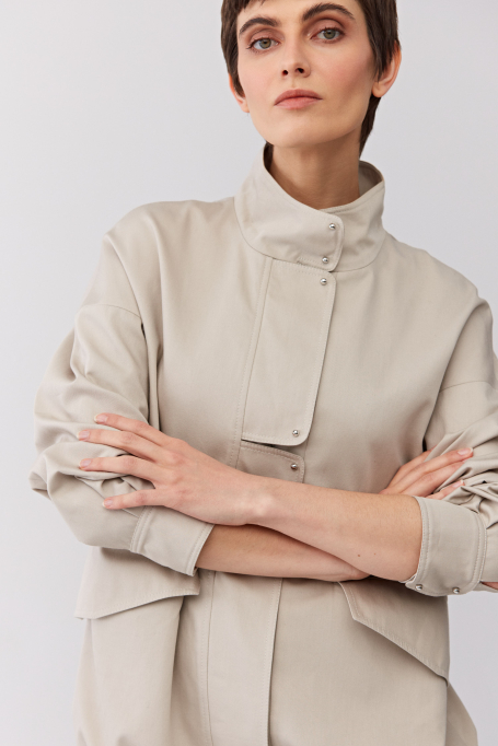 Bawełniana beżowa kurtka ze stójką