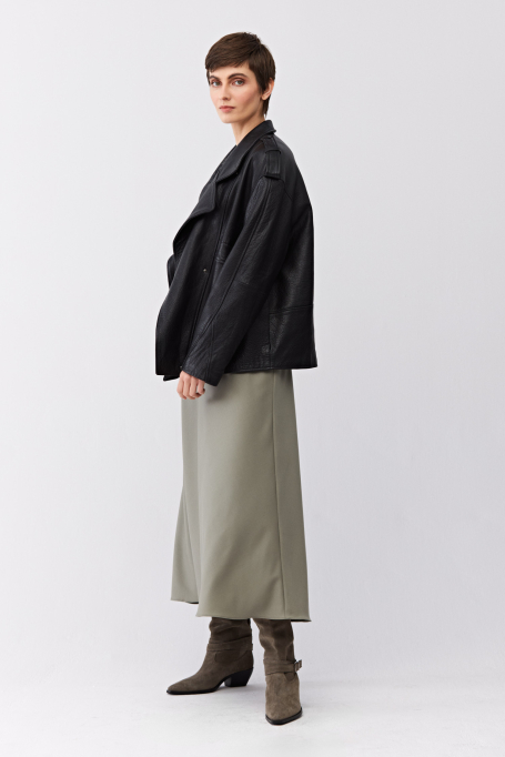 Czarna skórzana kurtka z pagonami Czarna skórzana kurtka z pagonami