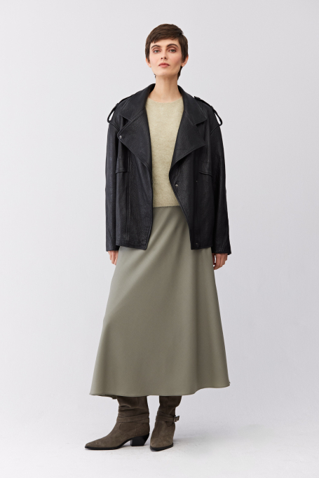 Czarna skórzana kurtka z pagonami Czarna skórzana kurtka z pagonami