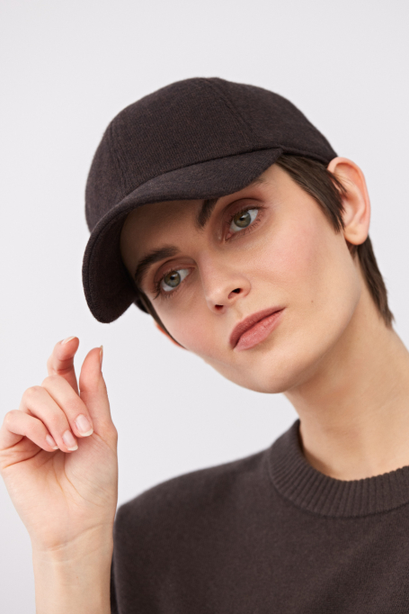 Brązowa czapka z daszkiem z domieszką kaszmiru