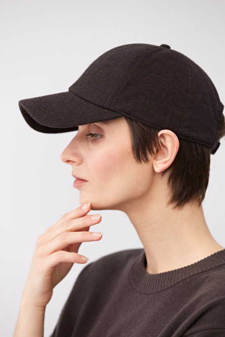 Brązowa czapka z daszkiem z domieszką kaszmiru