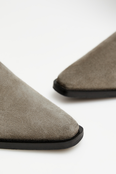 Zamszowe zielone kozaki z paskiem i klamrą damskie - Patrizia Aryton Zamszowe zielone kozaki z paskiem i klamrą damskie - Patrizia Aryton