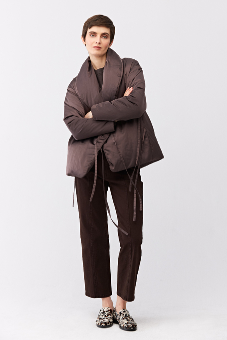 Brązowa kurtka puchowa z wiązaniem