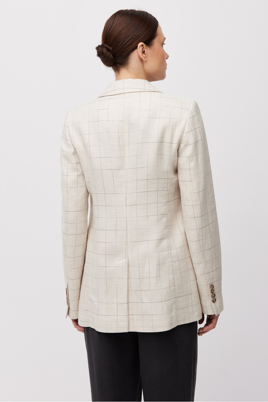 Beżowy żakiet w kratę z domieszką lnu Beżowy żakiet w kratę z domieszką lnu