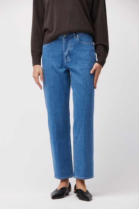 Jeansy z wysokim stanem o prostym kroju