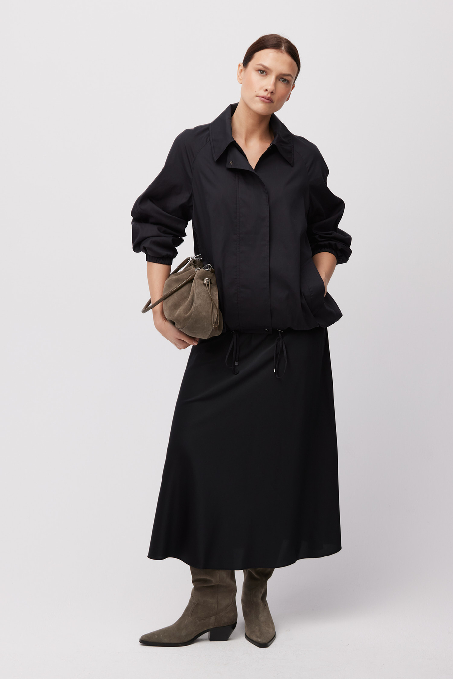 Czarna midi spódnica z jedwabiu Czarna midi spódnica z jedwabiu