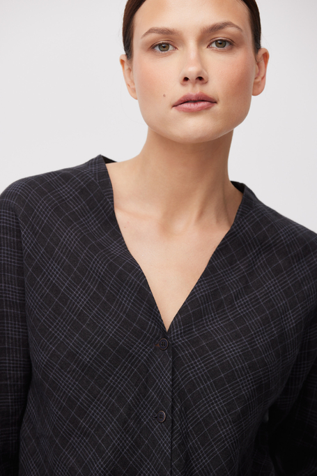 Lniana czarna bluzka w kratę