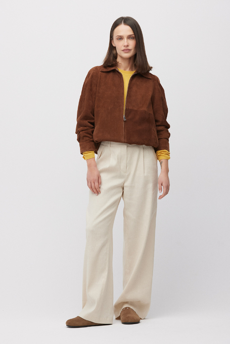 Brązowa kurtka ze skóry zamszowej