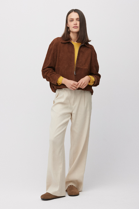 Brązowa kurtka ze skóry zamszowej