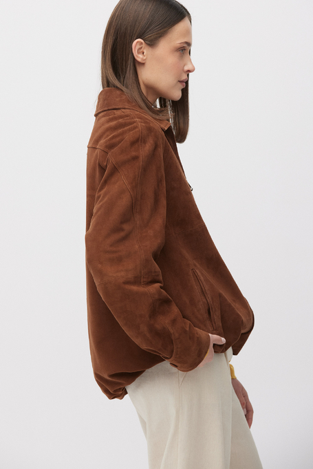 Brązowa kurtka ze skóry zamszowej