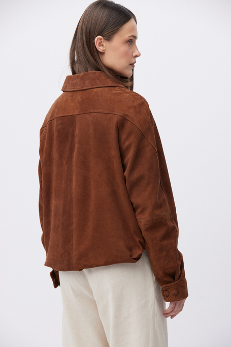 Brązowa kurtka ze skóry zamszowej