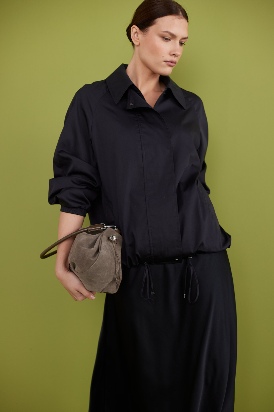 Czarna kurtka bobmerka z jedwabiem damska - Patrizia Aryton Czarna kurtka bobmerka z jedwabiem damska - Patrizia Aryton