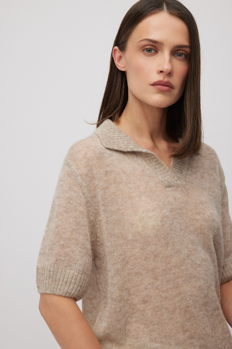 Beżowy sweter z kołnierzykiem polo z baby suri alpaką damski - Patrizia Aryton