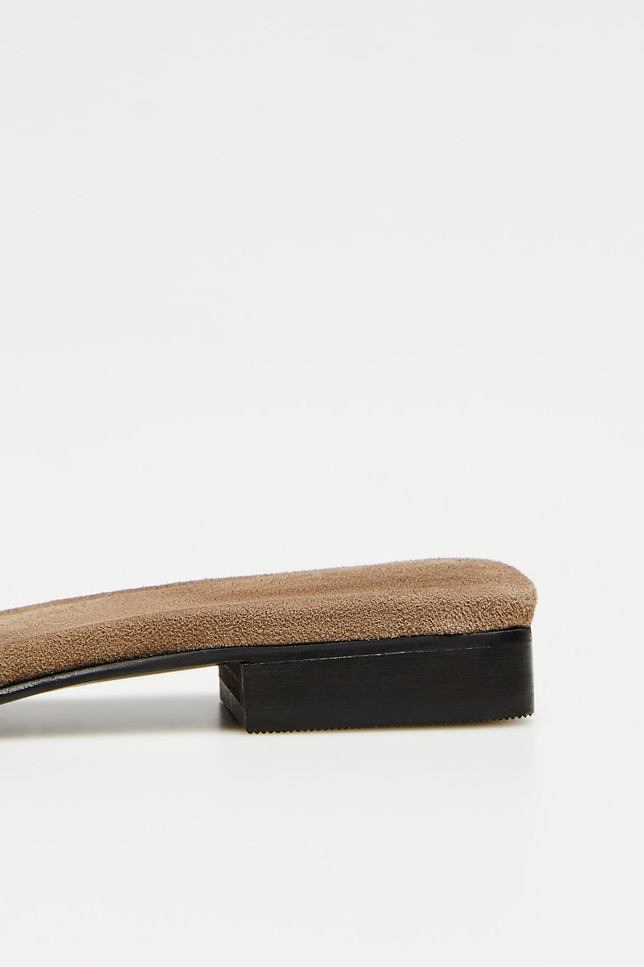 Szare zamszowe klapki z klamrą damskie - Patrizia Aryton Szare zamszowe klapki z klamrą damskie - Patrizia Aryton