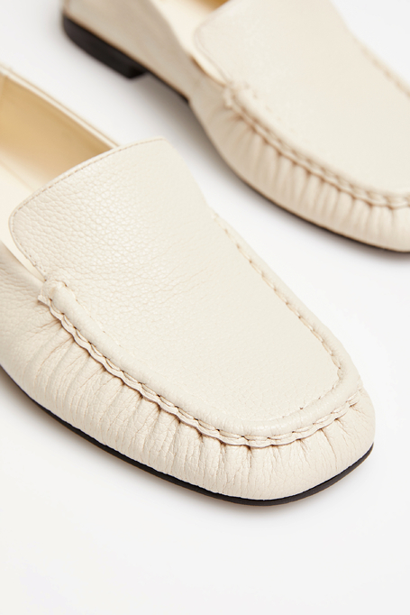 Skórzane beżowe mokasyny