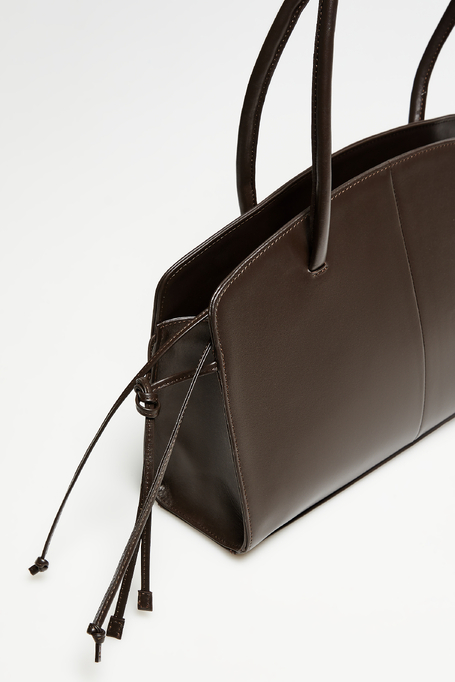 Brązowa skórzana torebka z chwostami damska - Patrizia Aryton