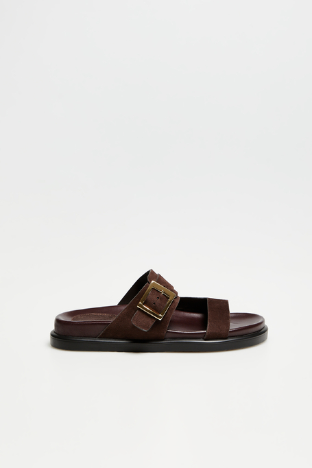 Brązowe skórzane klapki z klamrą