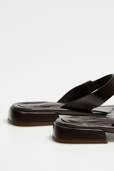 Brązowe skórzane klapki damskie - Patrizia Aryton