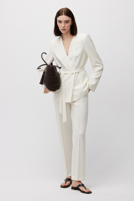 Beżowy żakiet z paskiem do garnituru