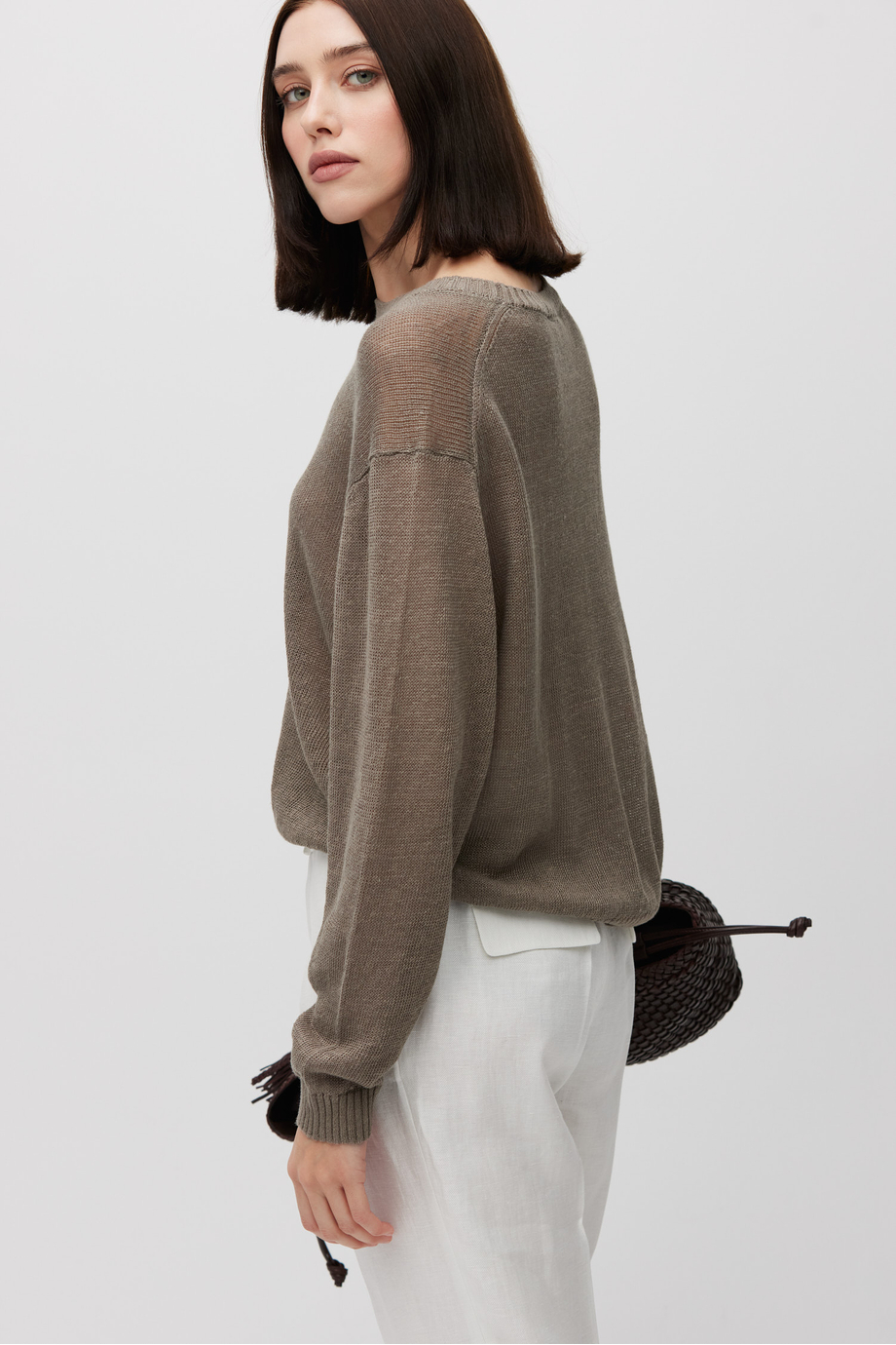 Luźny sweter z lnu w zgaszonym brązie damski - Patrizia Aryton Luźny sweter z lnu w zgaszonym brązie damski - Patrizia Aryton