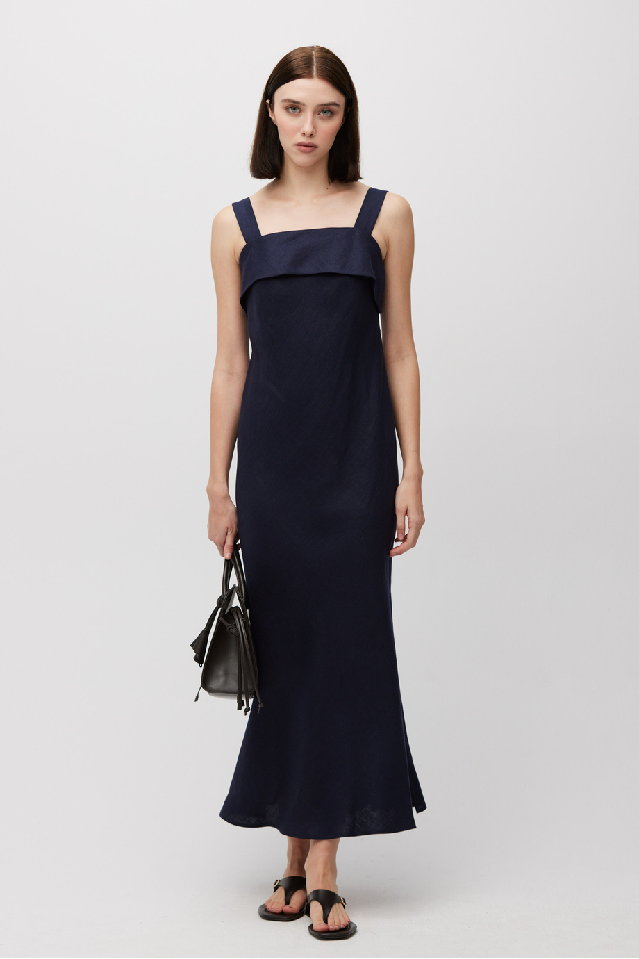 Granatowa sukienka z lnu z rozcięciami po bokach - Patrizia Aryton Granatowa sukienka z lnu z rozcięciami po bokach - Patrizia Aryton