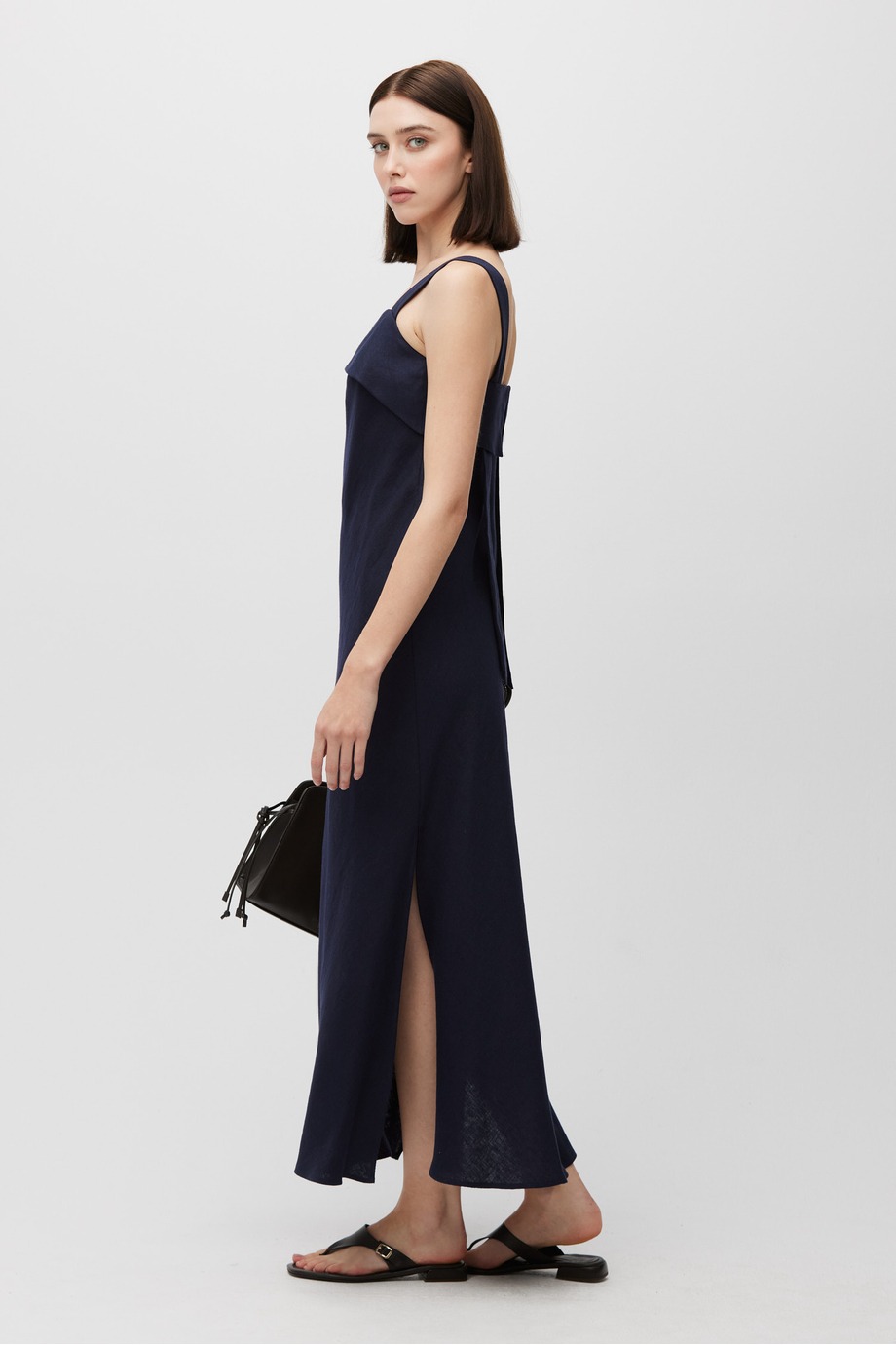 Granatowa sukienka z lnu z rozcięciami po bokach - Patrizia Aryton Granatowa sukienka z lnu z rozcięciami po bokach - Patrizia Aryton