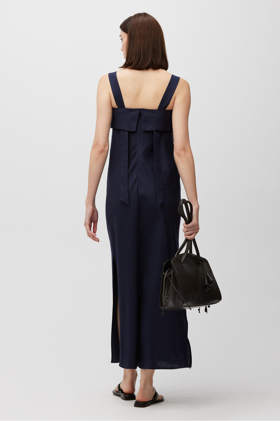 Granatowa sukienka z lnu z rozcięciami po bokach - Patrizia Aryton Granatowa sukienka z lnu z rozcięciami po bokach - Patrizia Aryton