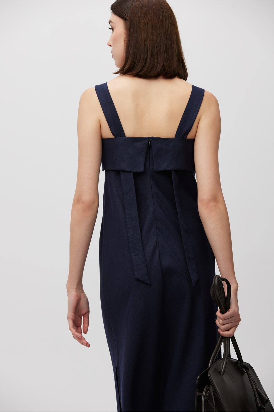 Granatowa sukienka z lnu z rozcięciami po bokach - Patrizia Aryton Granatowa sukienka z lnu z rozcięciami po bokach - Patrizia Aryton