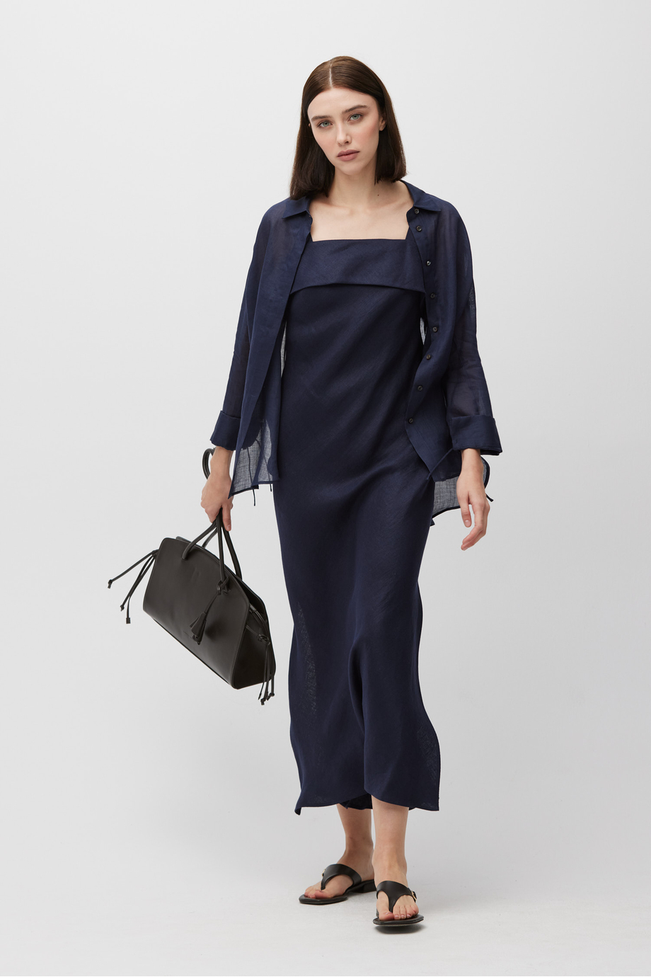 Granatowa sukienka z lnu z rozcięciami po bokach - Patrizia Aryton Granatowa sukienka z lnu z rozcięciami po bokach - Patrizia Aryton