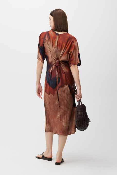 Dopasowana sukienka w deseń z wiskozy - Patrizia Aryton