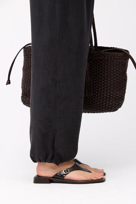 Brązowe skórzane klapki damskie - Patrizia Aryton