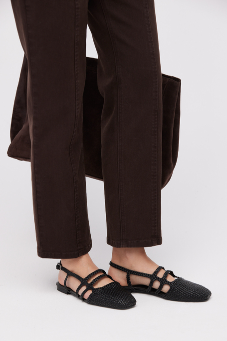 Czarne buty sling back ze skóry plecionej